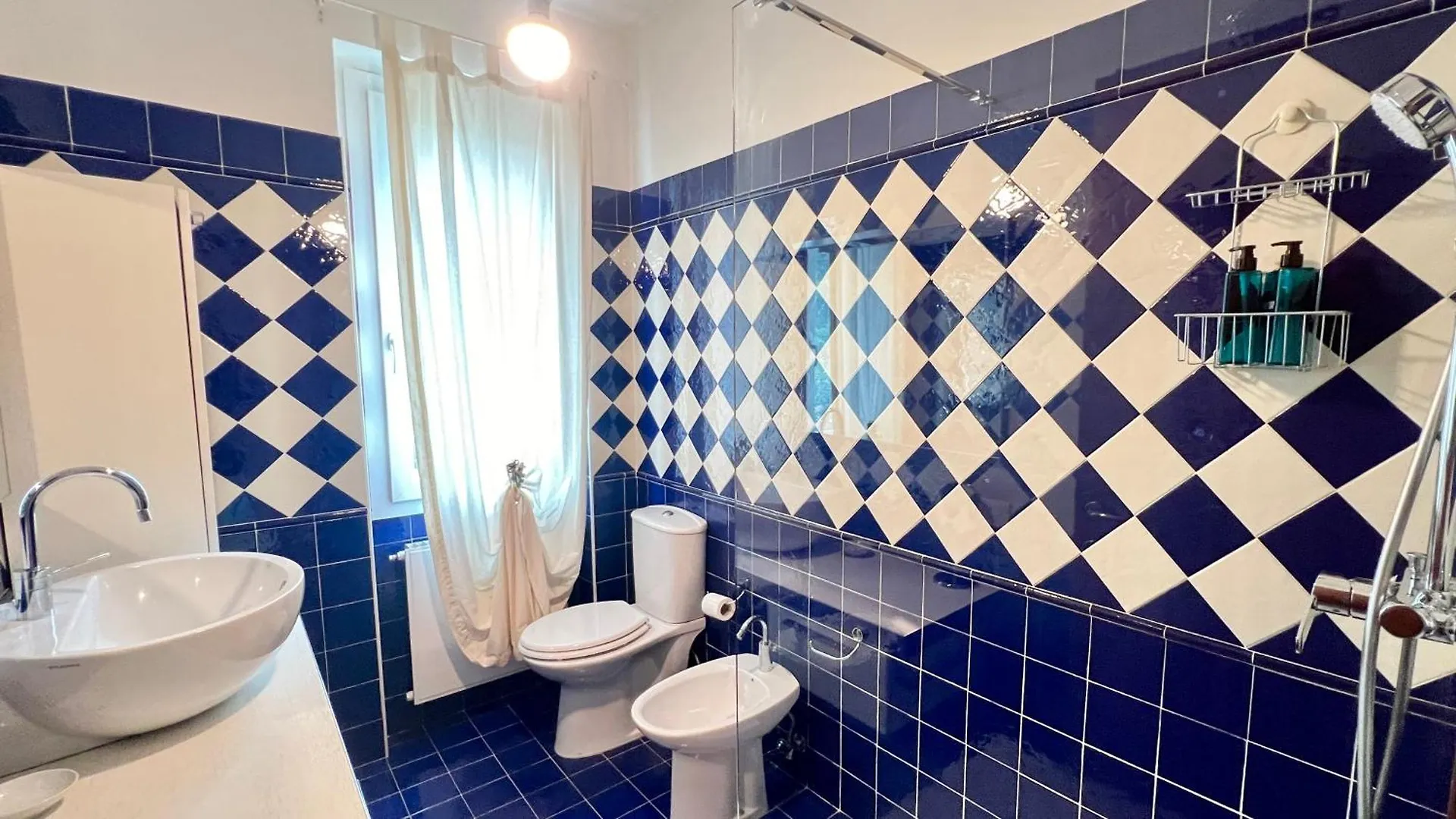 Casa Mia - Villa With Jacuzzi & Lake View 特雷梅佐 0*,  意大利